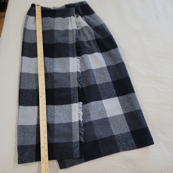 Rafaella Petites Plaid Black Gray Women's Wrap Skirt Size 8P Wool Blanket Fringe - Picture 6 of 15